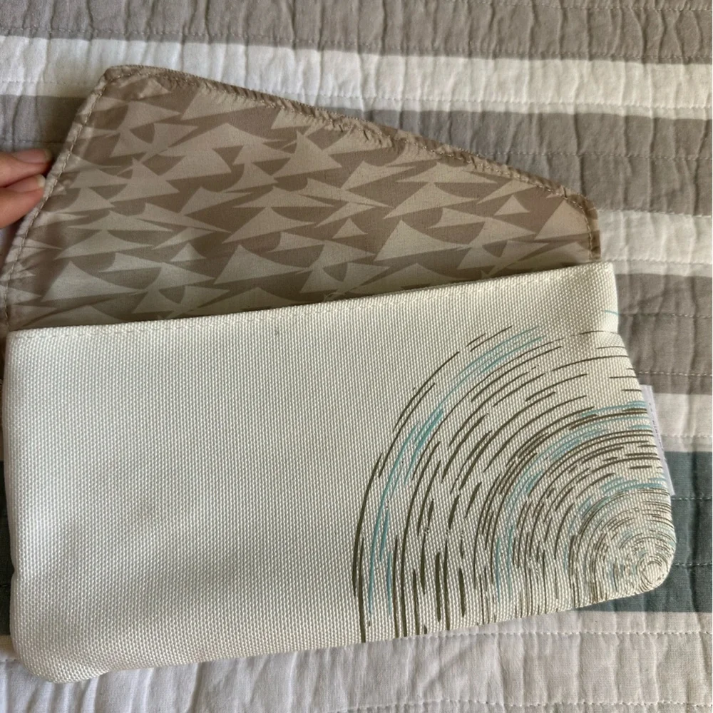 Hawaiian Airlines Business Class NoHo Home Jalene Kanani Wristlet Bag Clutch